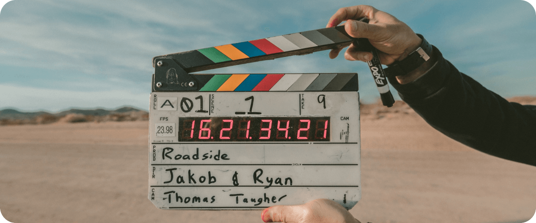 Image de décoration en arrière-plan de la vidéo dans le site courstache, elle représente un clip de cinéma