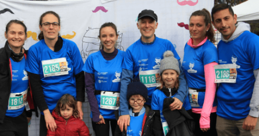 photo de groupe d'adultes et d'enfants à la fin de la course courstache de 2019