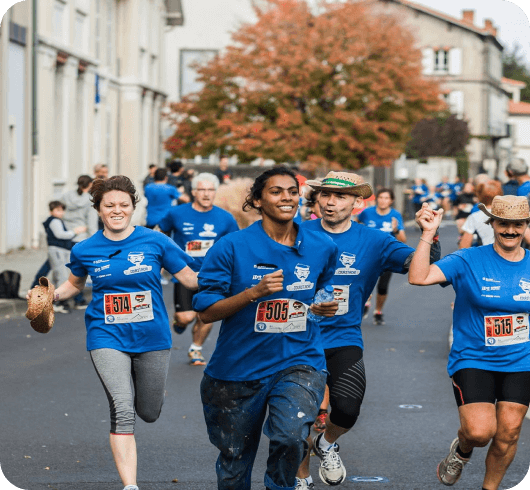 groupe de coureur vers l'arrivée de la course courstache 2017