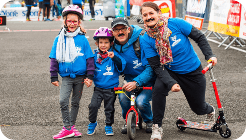 famille prenant la pose à la fin de la course courstache 2018